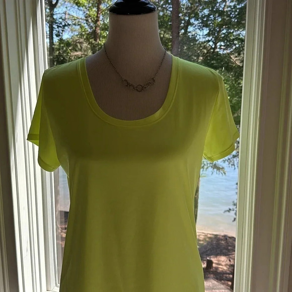 Under Armour Hear Gear SS Scoop Neck Tee, Neon Yellow, EUC - Picture 2 of 7